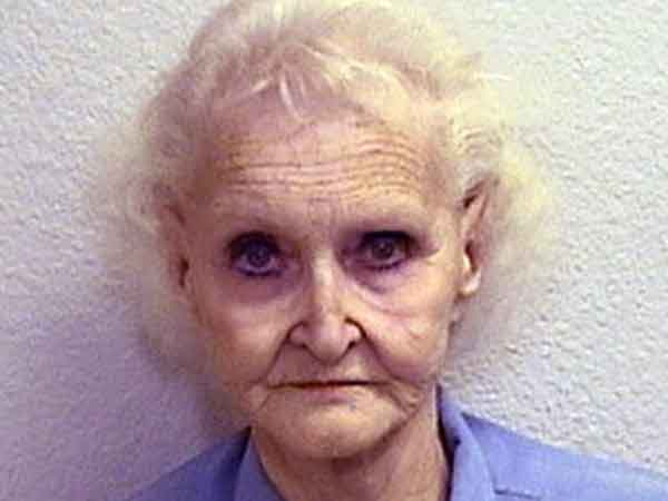 76 வயது பெட்டி நியூமர்