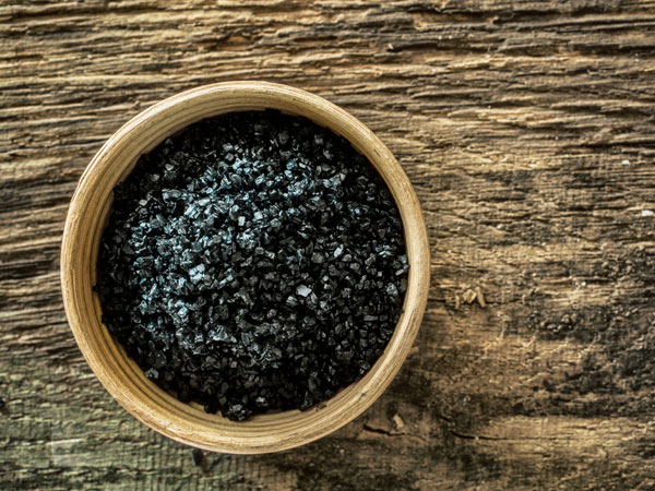 Black Salt For Skin And Hair: Get Rid Of Dandruff, Cracked Heels And Dead Skin 