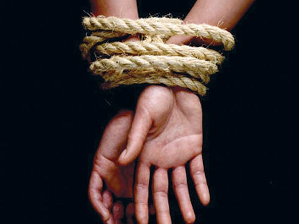 பெண்கள் கடத்தப்படலாம் 