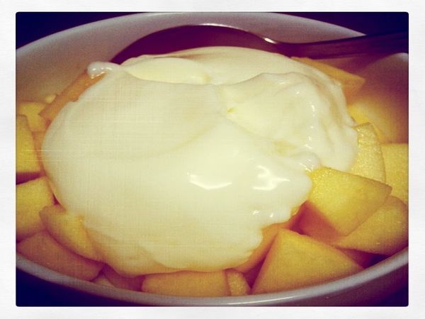 ஆப்பிள் மற்றும் தயிர்