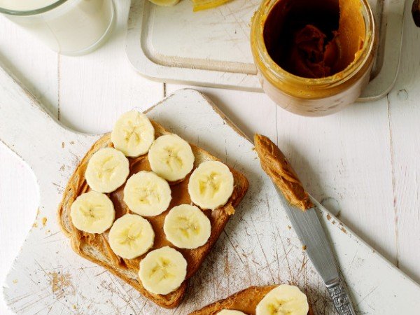 பாதாம் வெண்ணெய் வாழைப்பழம்