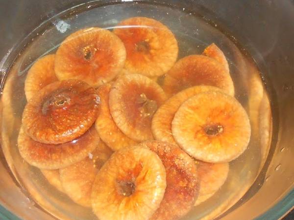 அத்திப்பழம் ஊற வைத்த நீரை குடிக்கலாமா?