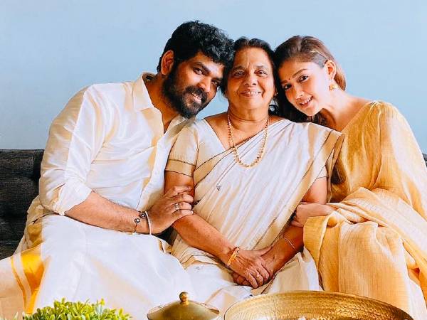 அம்மா மற்றும் காதலருடன் நயன்