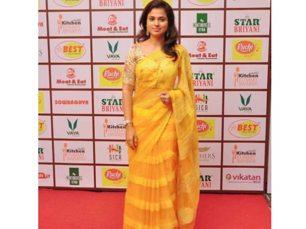 மஞ்சள் நிற புடவை