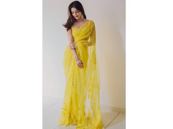 மஞ்சள் நிற புடவை