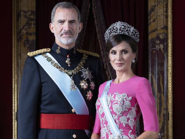ஸ்பெயின் அரசர் ஆறாம் ஃபிலிப் மற்றும் அரசி லெட்டிசியா ஸ்பெயின் அரசர் ஆறாம் ஃபிலிப் மற்றும் அரசி லெட்டிசியா