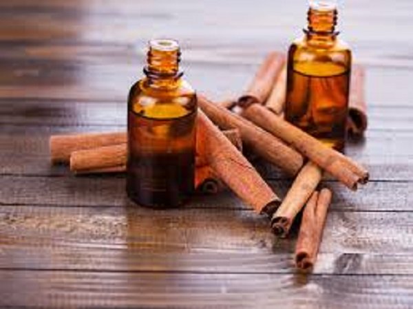 இலவங்கப்பட்டை அத்தியாவசிய எண்ணெய்