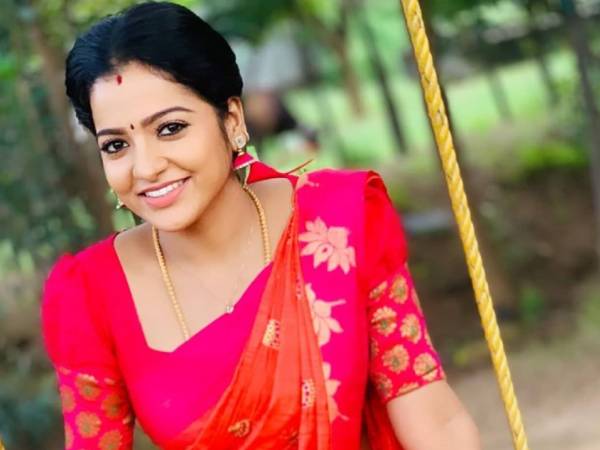 முல்லையாக பிரபலமானார்