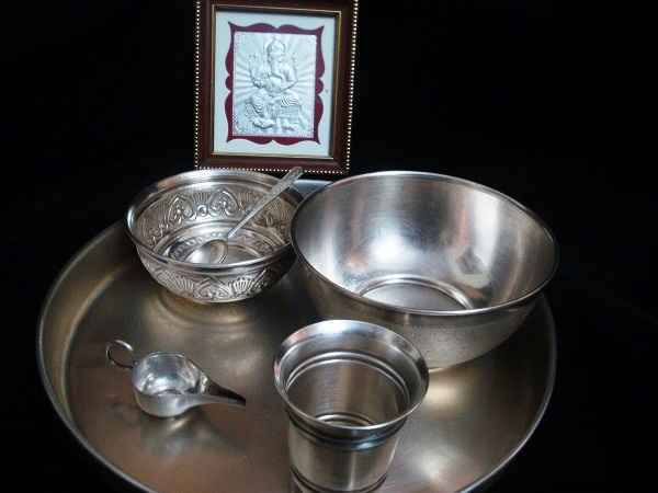 வெள்ளிப் பாத்திரங்களில் ஏன் உணவைப் பத்திரப்படுத்தி வைக்க வேண்டும்?