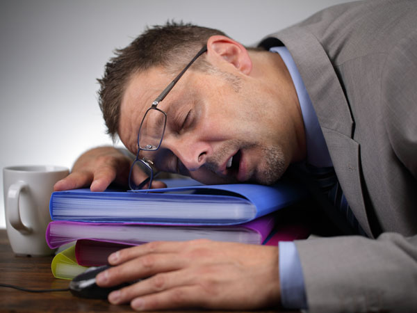 இரத்தத்தில் சா்க்கரையின் அளவு குறைந்திருக்கிறது என்பதை எவ்வாறு அறிவது?