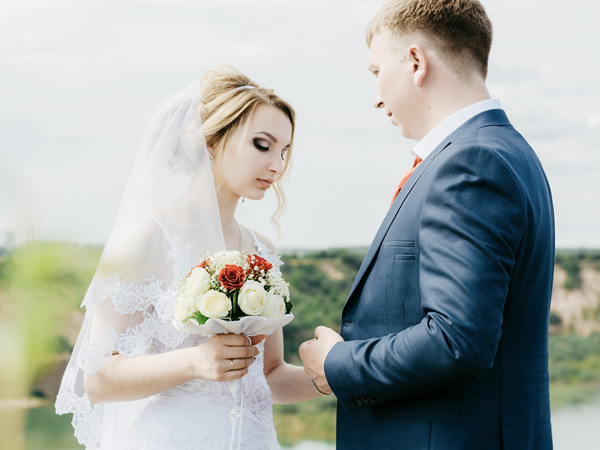 Problems faced by married couples with huge age differences Problems faced by married couples with huge age differences