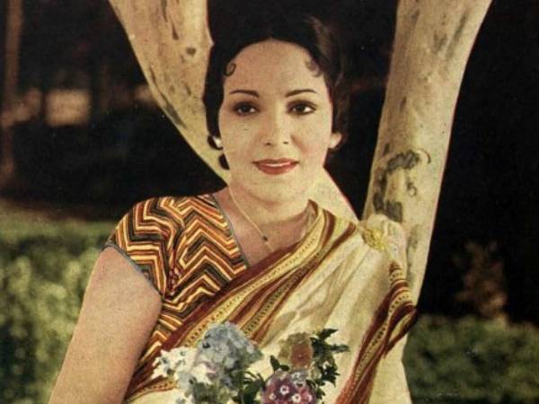 முதல் விருது பெற்றவர் யார்?