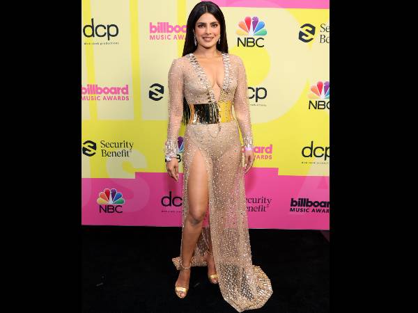 டோல்ஸ் & கபனா உடை