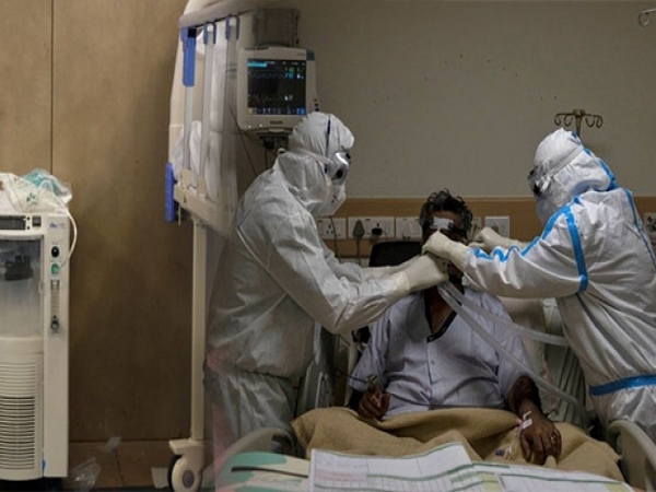 கடுமையான மற்றும் சிக்கலான COVID-19 தொற்றுகளுக்கு வித்தியாசம் உள்ளதா?