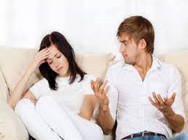 மனைவியை விட்டு வெளியேறுவது குறித்து அடிக்கடி கிண்டல் செய்வது