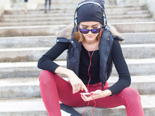 இயா்ஃபோன்களை அளவுக்கு அதிகமாகப் பயன்படுத்துவதால் ஏற்படும் பக்க விளைவுகள்