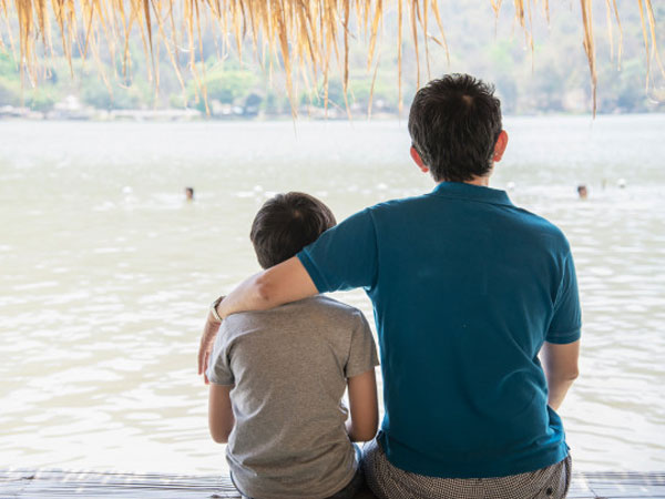 4. “அப்பா, நீங்கள் என் அருகில் இருக்கும் போது நான் மிகவும் பாதுகாப்பாக உணா்கிறேன்”