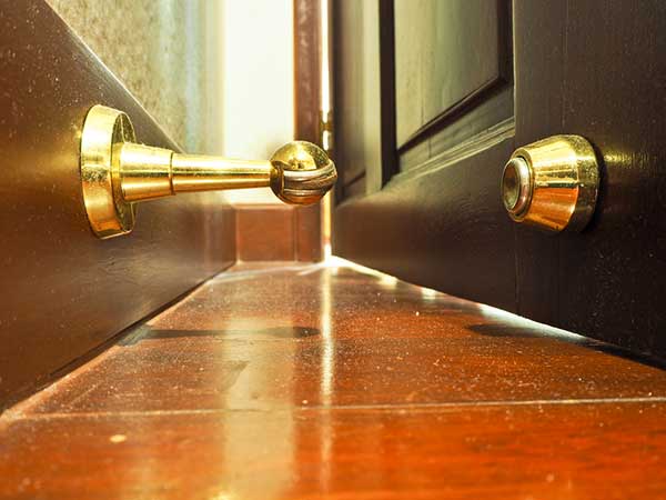 கருப்பு கதவு 