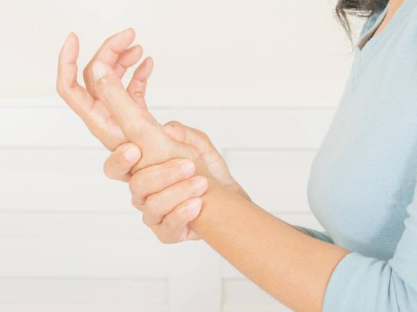 கை பலவீனம் அல்லது அசௌகரியம்