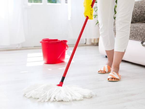 இரவு நேரத்தில் வீட்டை பெருக்காதீர்கள்