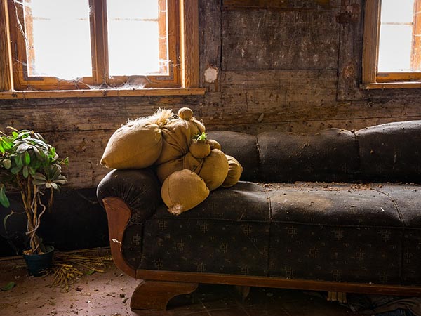 உடைந்த நாற்காலி