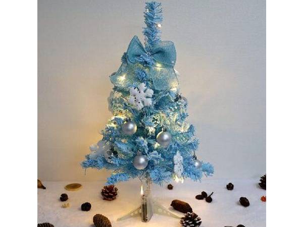 4. டிஐஒய் (DIY) ஆபரணங்களால் கிறிஸ்துமஸ் மரத்தை அலங்காரம் செய்தல்