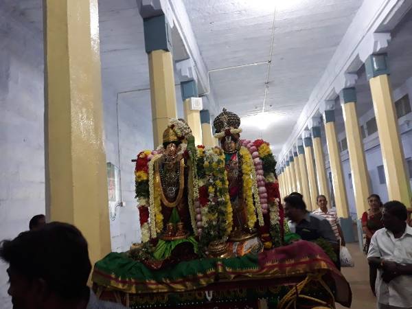 கோயிலுக்கு சென்று வணங்குதல்