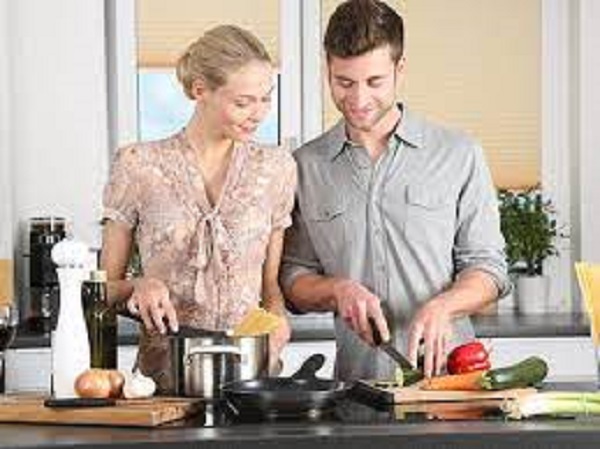 தேவைப்படும் போதெல்லாம் உங்கள் துணைக்கு உதவுங்கள்