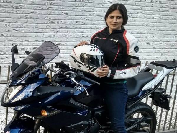 ரோஷினி சர்மா ரோஷினி சர்மா