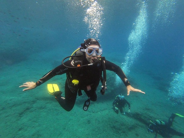 ஆழ்கடலில் நீச்சல்