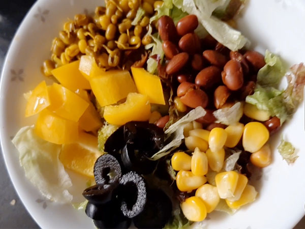 கலப்பு பீன்ஸ் சாலட்