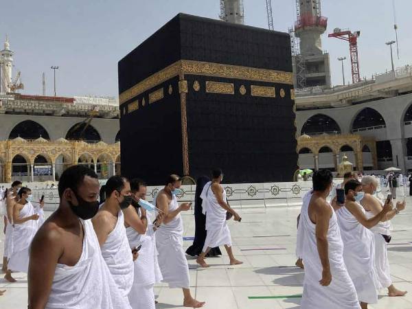 8. கப்பா என்ற தூணை முத்தமிடுதல்