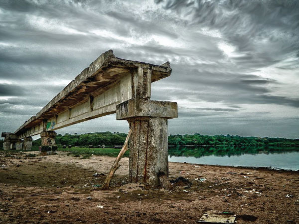 உடைந்த பாலம்