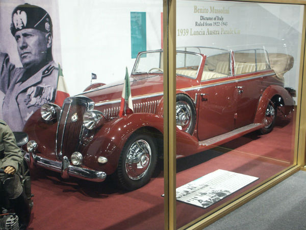 சோசலிஸ்ட் கட்சியிலிருந்து அவர் வெளியேற்றப்பட்டார்