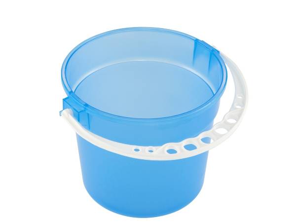 குளியலறையில் நீல நிற வாளி