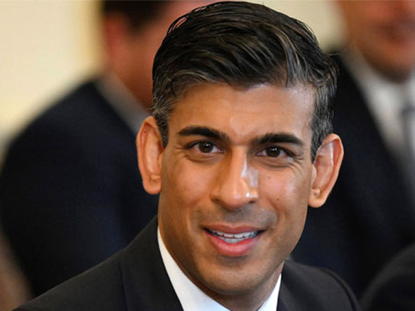 1. இந்திய வம்சாவளியைச் சேர்ந்த முதல் இங்கிலாந்து பிரதமர்