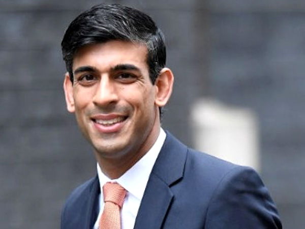 2. ஆக்ஸ்போர்டு மற்றும் ஸ்டான்போர்ட் பல்கலைக்கழகத்தில் பயின்றவர்