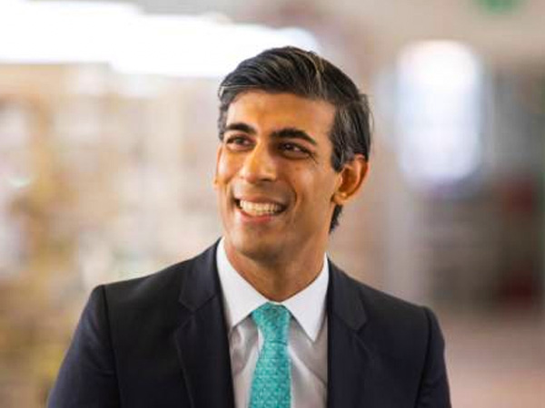 3. முதலீட்டு வங்கி நிறுவனத்தை இணைந்து நிறுவினார்