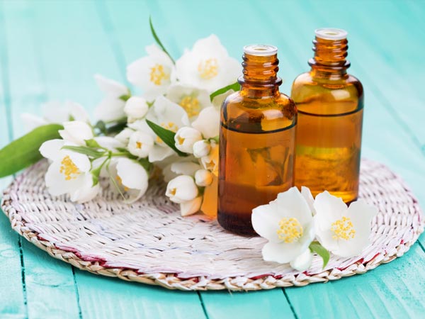 மல்லிகைப் பூ உங்கள் தலைமுடியை ஈரப்பதமாக்குகிறது