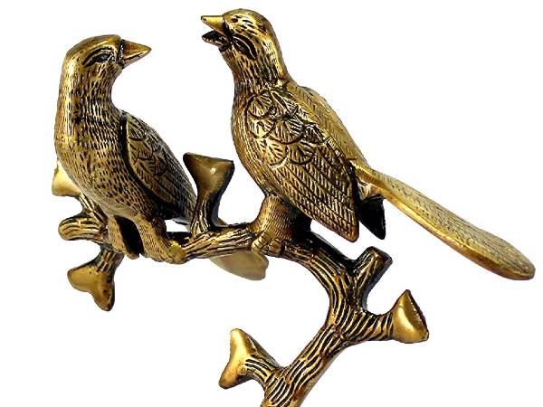 காதல் பறவை சிலை