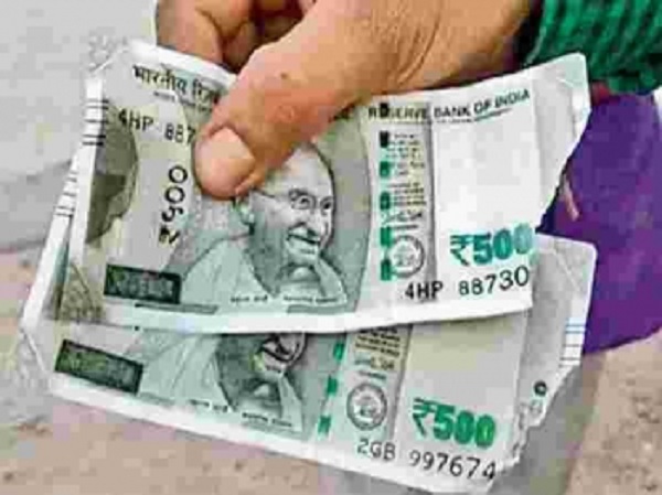 கிழிந்த நோட்டுகள் அல்லது தேவையில்லாத பேப்பர்கள்