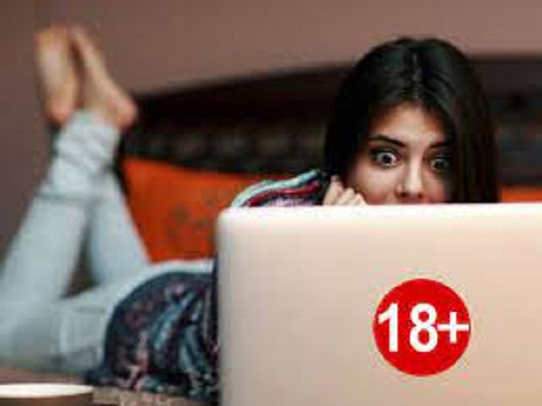 ஆபாசப் படங்கள் பார்ப்பது உங்கள் பாலியல் ஆரோக்கியத்தை எவ்வாறு பாதிக்கிறது?