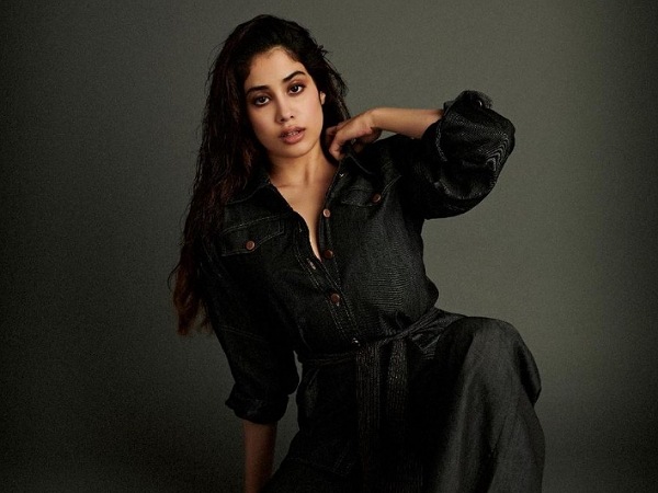 கருப்பு ஆடைகள்