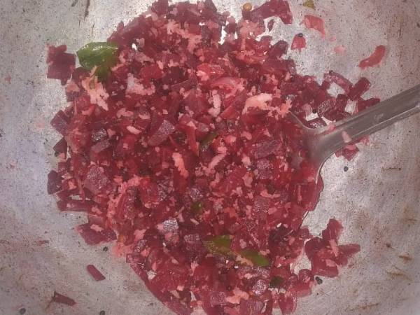 Simple Beetroot Poriyal Recipe In Tamil