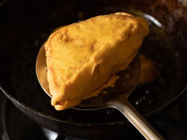 Stuffed Bread Bajji Recipe In Tamil