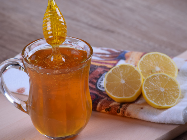 1. தேன் மற்றும் எலுமிச்சை 1. தேன் மற்றும் எலுமிச்சை