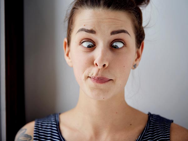 கண்களை உருட்டுவது