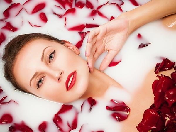 ரோஜா இதழ்கள்