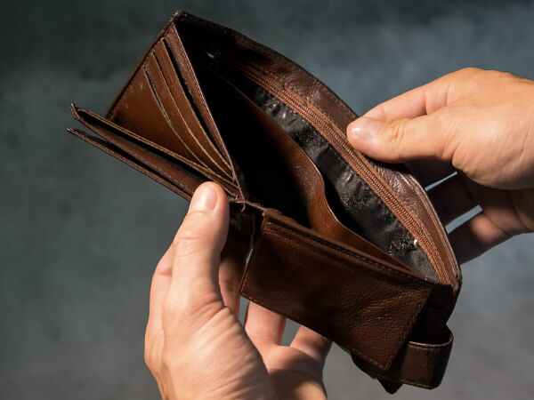 Chanakya Niti: Signs Indicate Financial Crisis At Home in Tamil