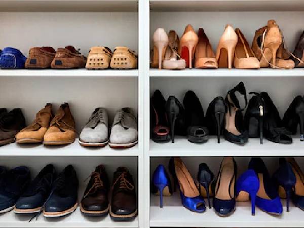 Vastu Tips For Correct Placement of Shoes in the House in Tamil